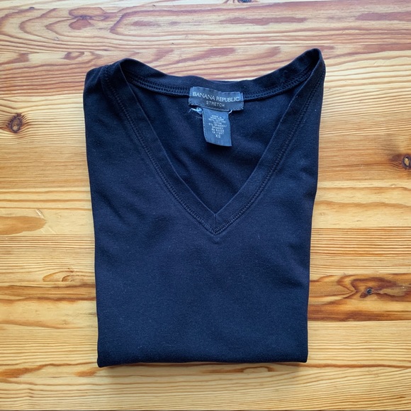 3/$20 Banana Republic Black V-Neck T-Shirt - Picture 4 of 5